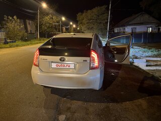 2013 Toyota Prius III Рестайлинг (XW30), белый, 1400000 рублей, вид 1