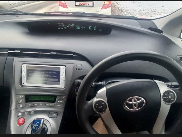 2014 Toyota Prius III Рестайлинг (XW30), розовый, 1250000 рублей - вид 25