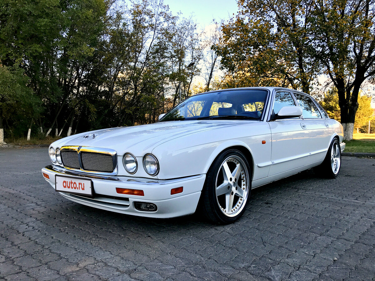 Ягуар машина старого образца