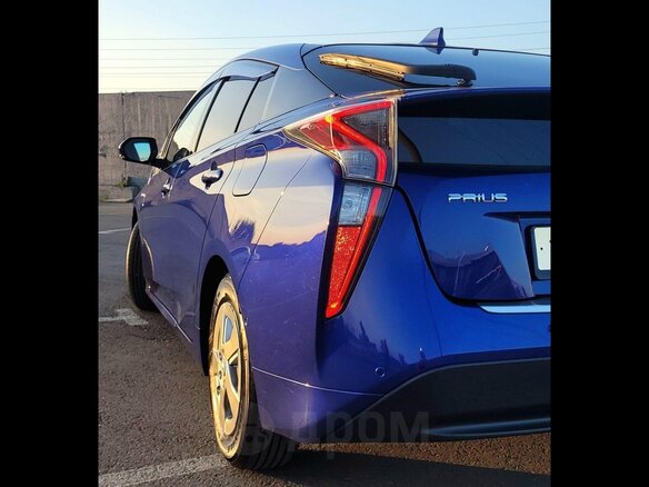 2016 Toyota Prius IV (XW50), синий, 1680000 рублей - вид 35