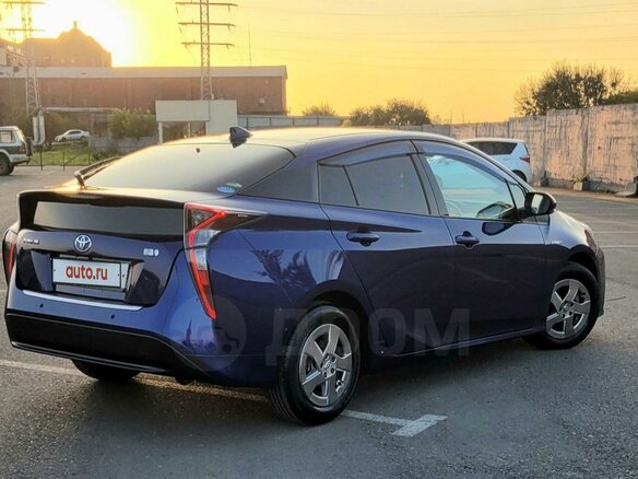 2016 Toyota Prius IV (XW50), синий, 1680000 рублей - вид 18