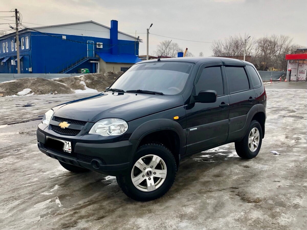 Chevrolet Niva 1 7 МТ 2012 чёрная