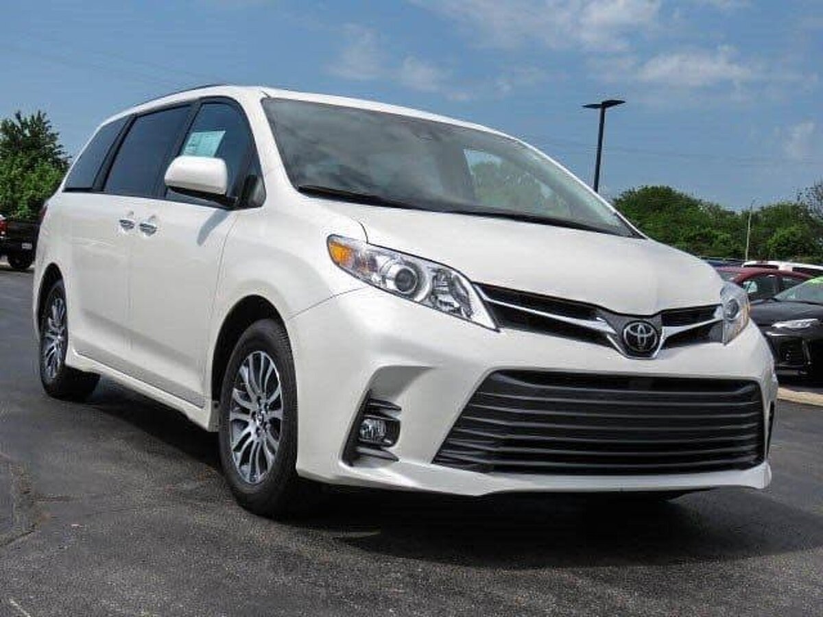 РњРёРЅРёРІСЌРЅ Toyota Sienna 2019