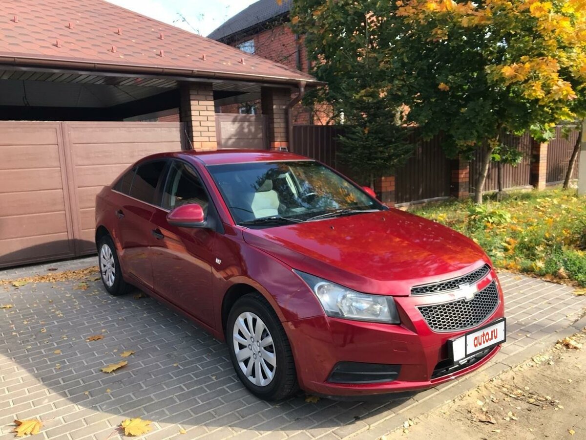 Chevrolet Cruze 2010 красный