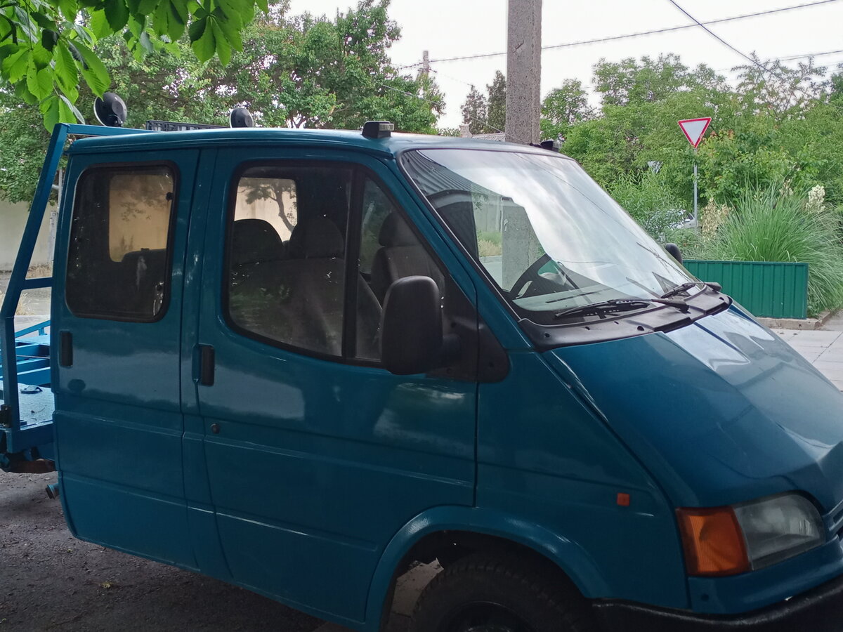 Купить б/у Ford Transit дизель механика в Евпатории: синий эвакуатор ...