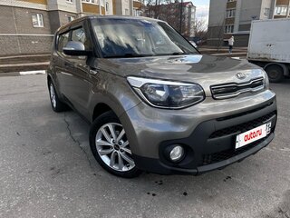 2018 Kia Soul II Рестайлинг, серебристый, 1300000 рублей, вид 1