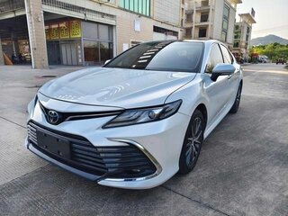 2021 Toyota Camry VIII (XV70) Рестайлинг, белый, 2328442 рублей, вид 1