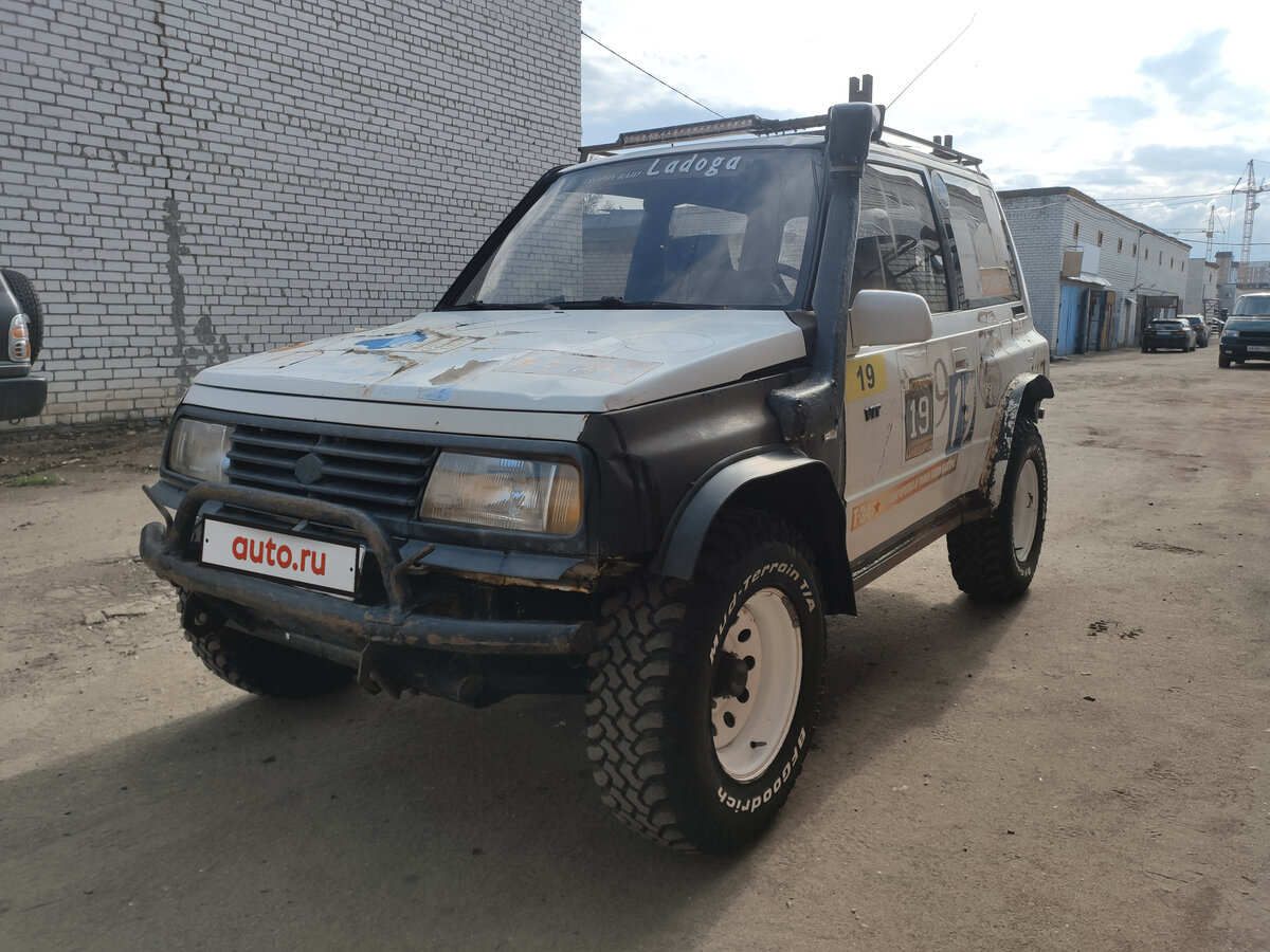 Купить б/у Suzuki Vitara I 1.6 AT (80 л.с.) 4WD бензин