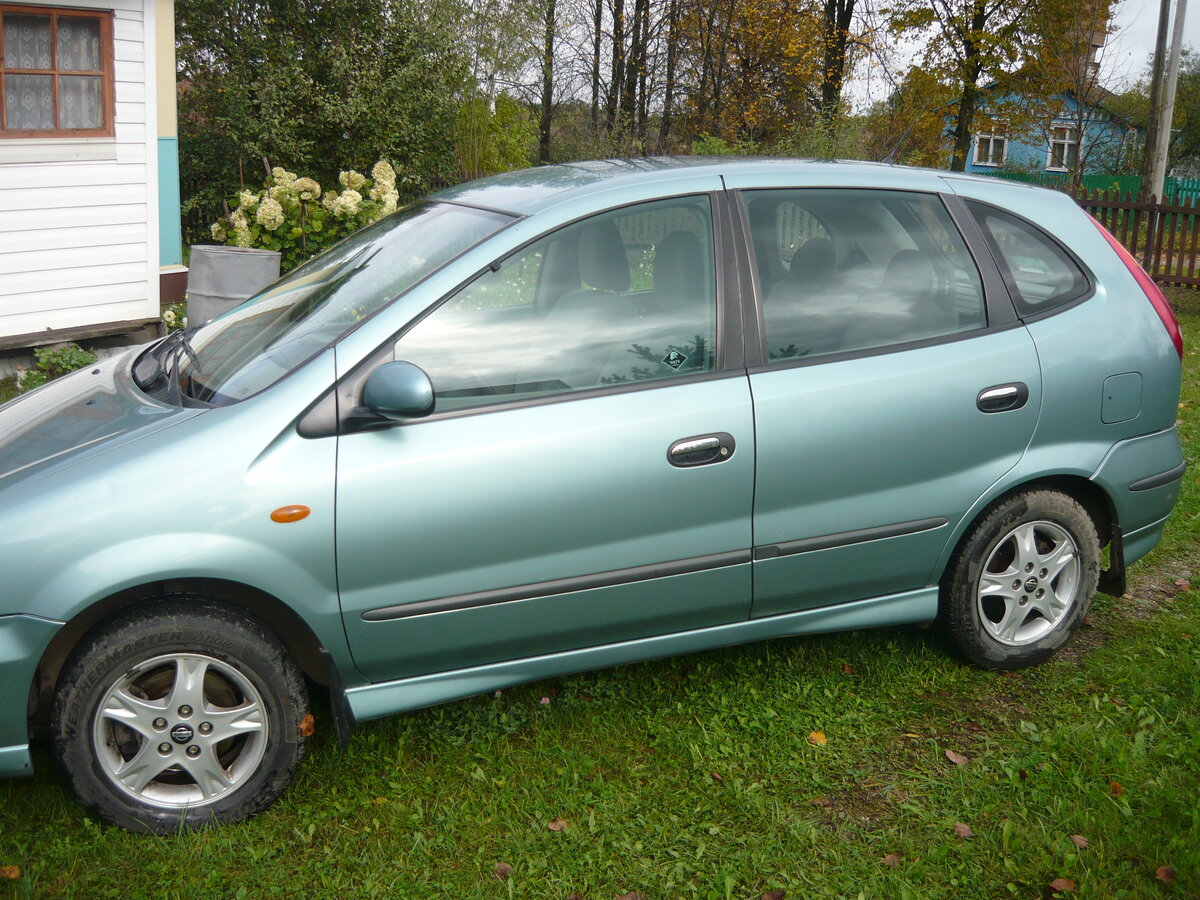 Nissan Almera Tino