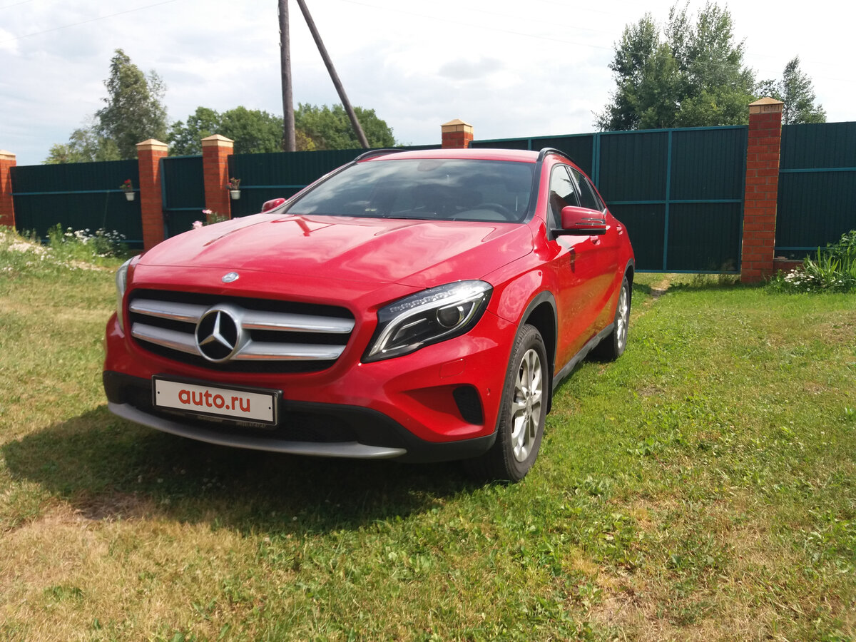Мерседес GLA 250 красный