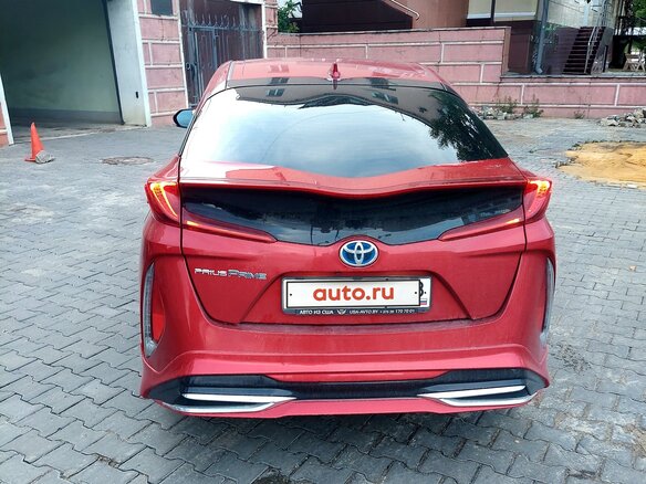 2017 Toyota Prius PHV ZVW52 Prime IV (XW50), красный, 2200000 рублей - вид 1
