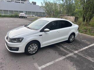 2017 Volkswagen Polo V Рестайлинг, белый, 890000 рублей, вид 1