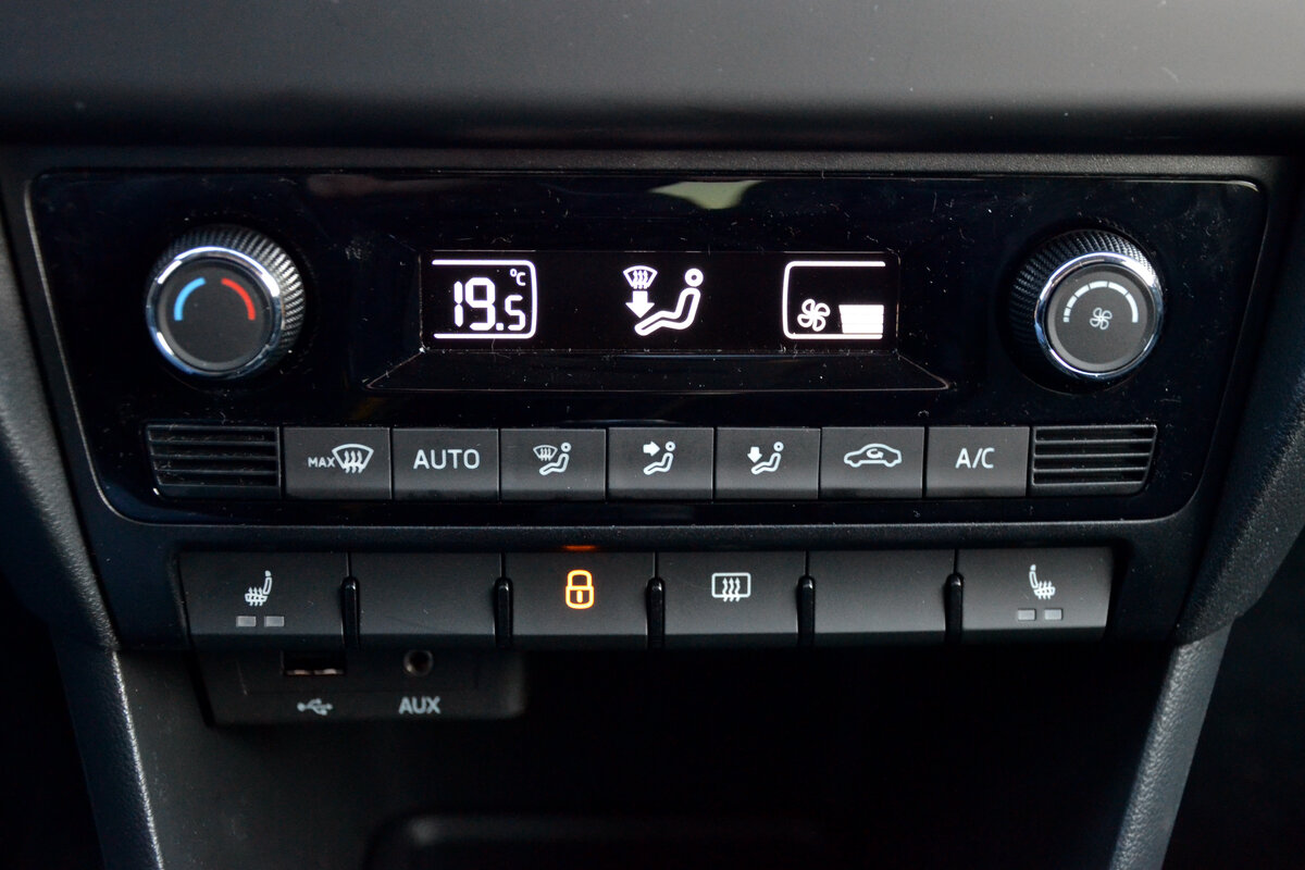 Как включается обогрев зеркал шкода рапид - фото