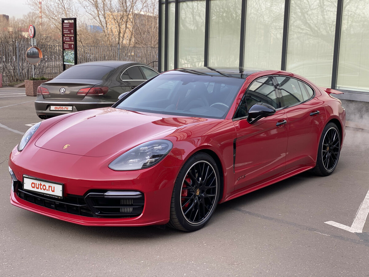 Розовый porsche panamera