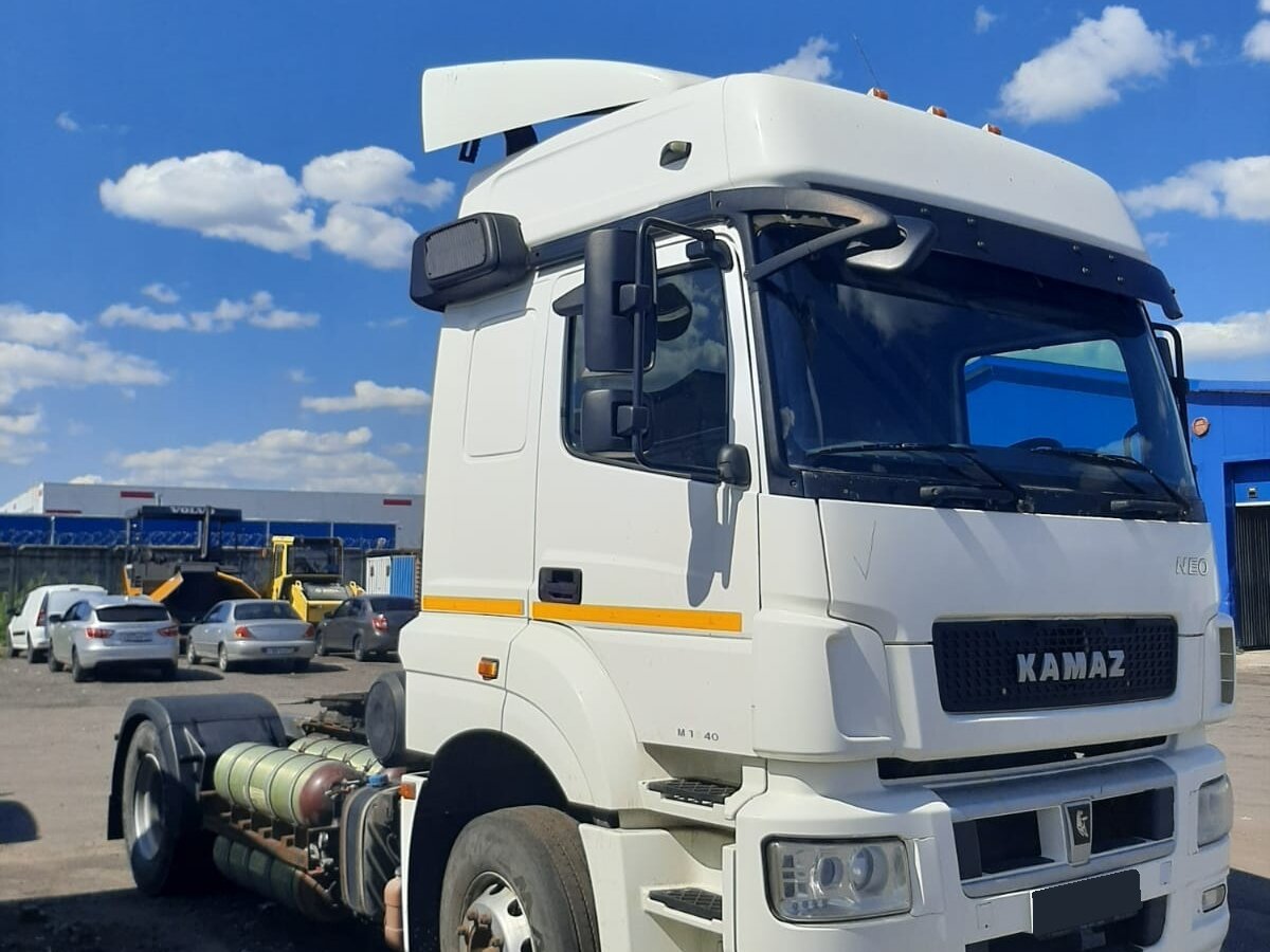 Купить б/у КамАЗ 5490 NEO дизель+газ механика в Подольске: белый 2018 ...