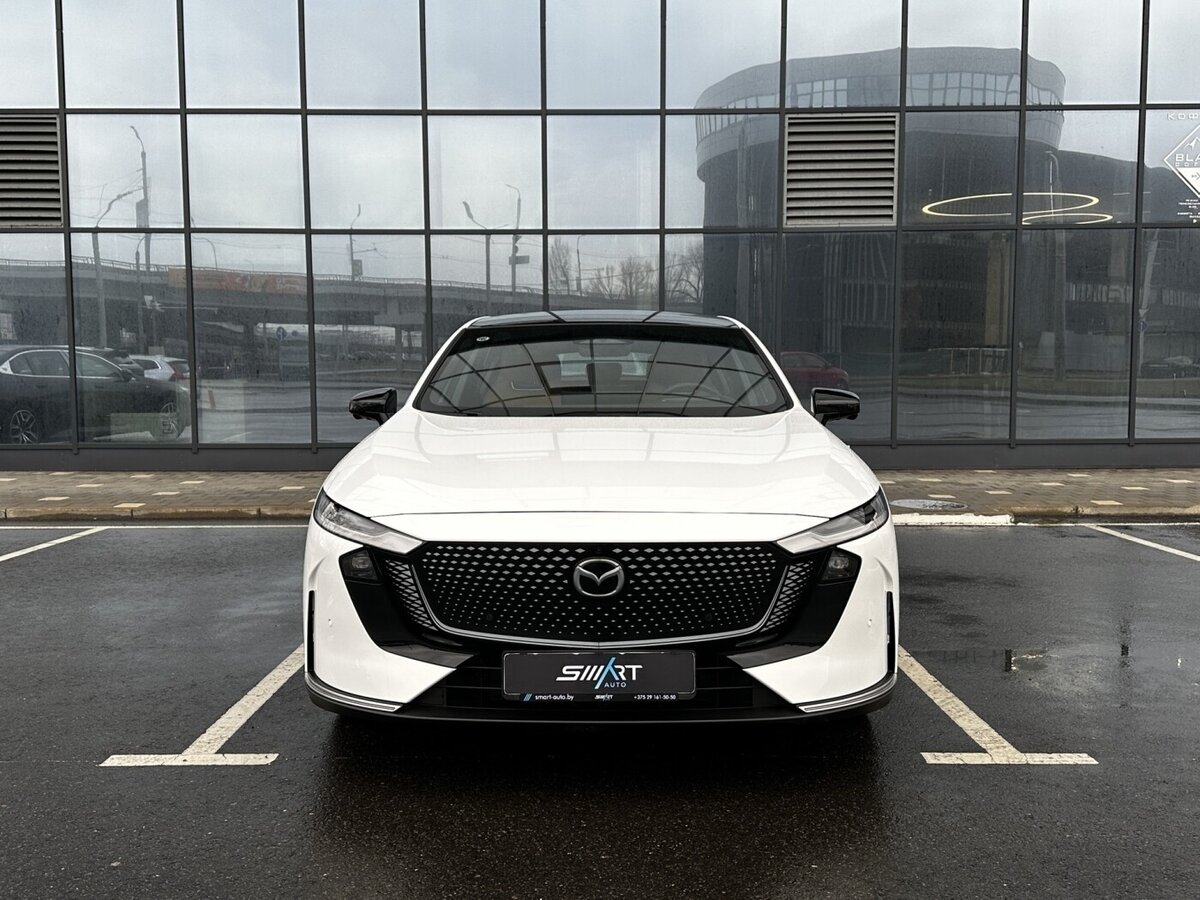 Mazda в Китае замещает бензиновые авто электрическими