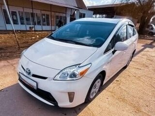 2015 Toyota Prius III Рестайлинг (XW30), белый, 1500000 рублей, вид 1