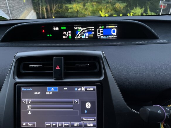 2018 Toyota Prius IV Рестайлинг (XW50), белый, 2350000 рублей - вид 6