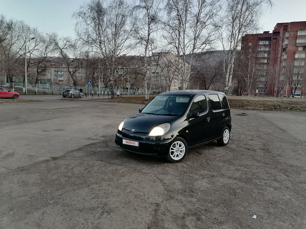 Тойота фанкарго 2001