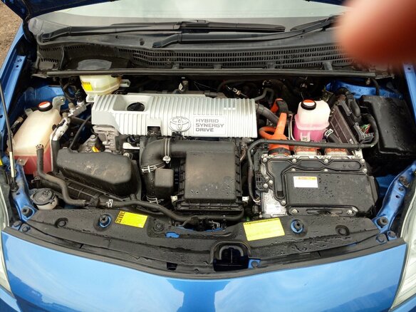2014 Toyota Prius III Рестайлинг (XW30), синий, 1330000 рублей - вид 4