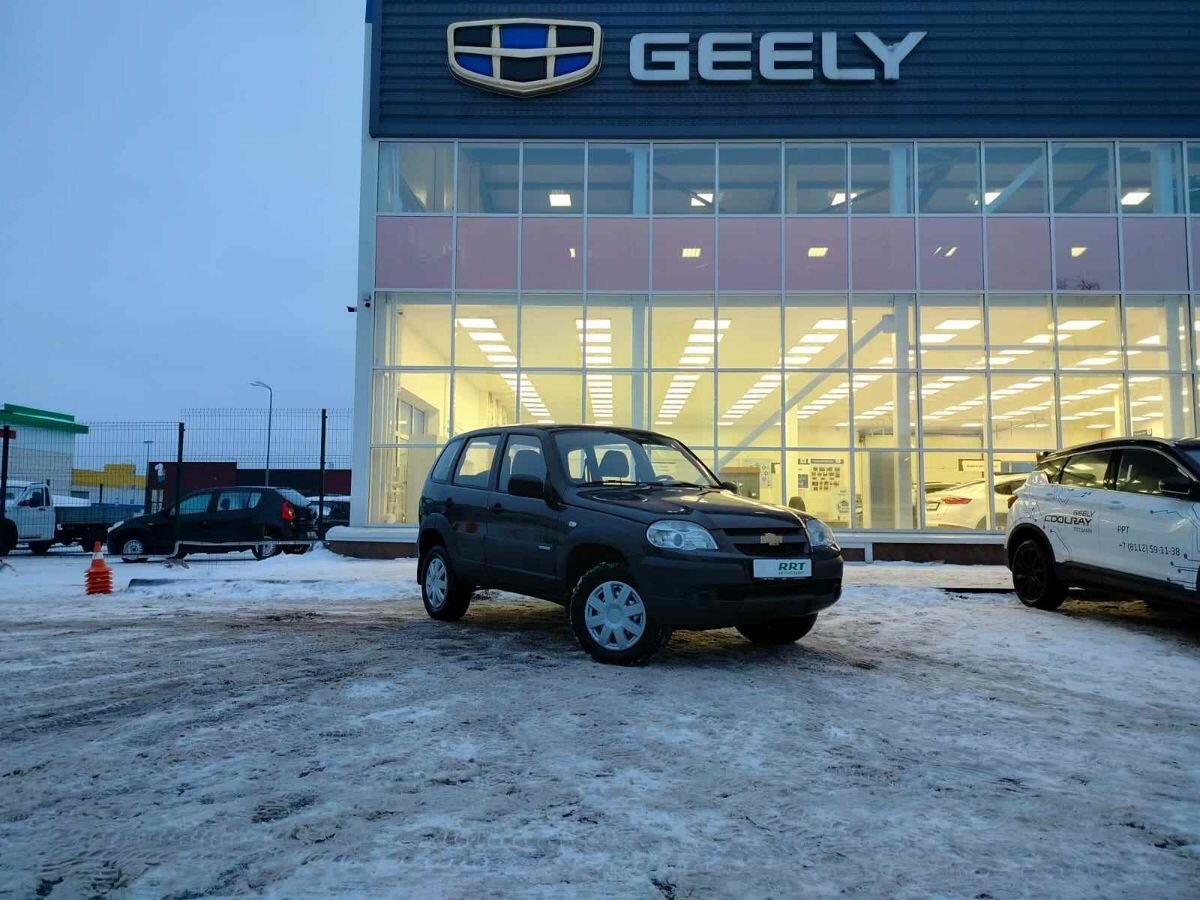 Купить б/у Chevrolet Niva I Рестайлинг 1.7 MT (80 л.с.) 4WD бензин ...