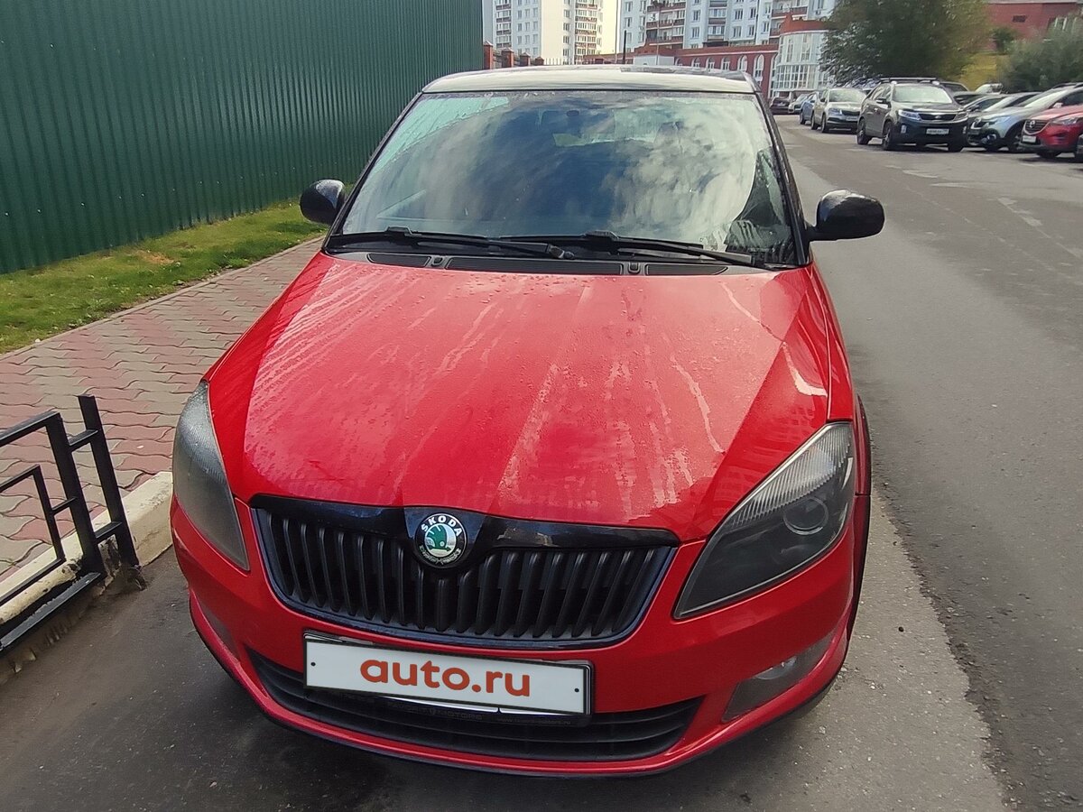 Купить б/у Skoda Fabia II Рестайлинг 1.2 AMT (105 л.с.) бензин робот в ...