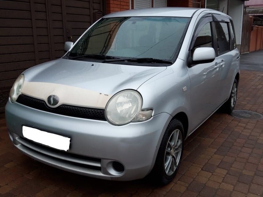 Toyota Sienta 2003 года