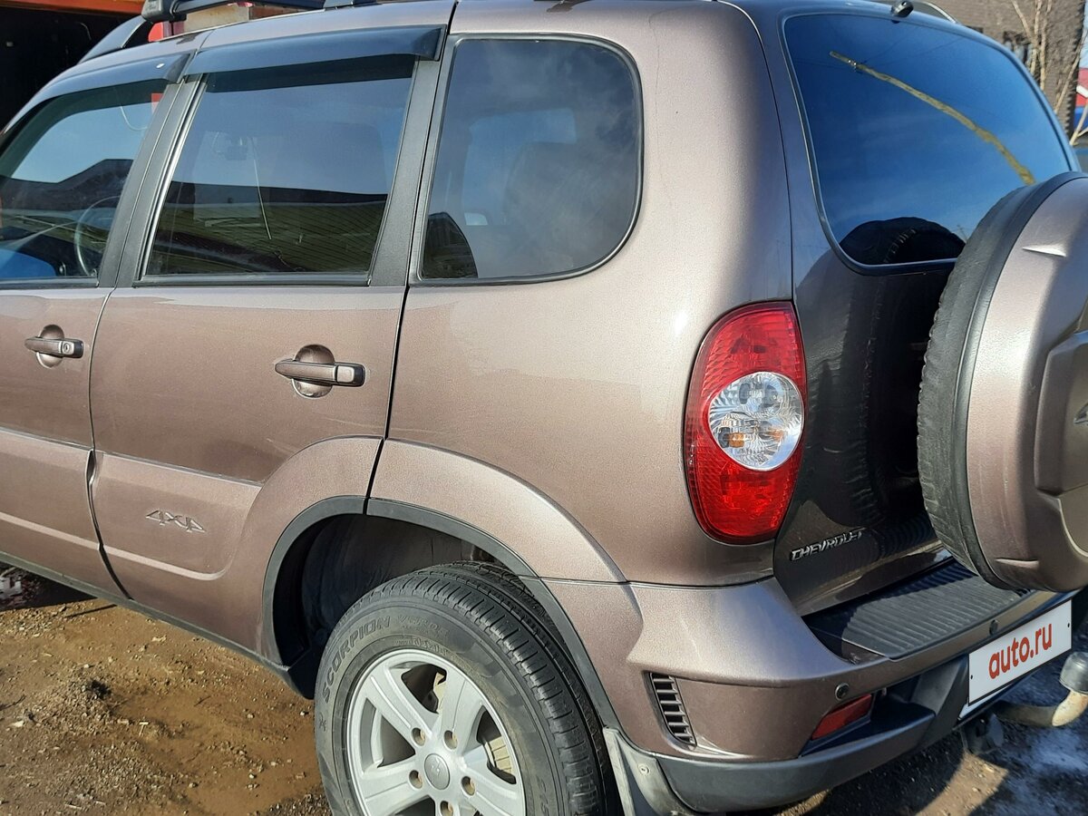 Купить б/у Chevrolet Niva I Рестайлинг 1.7 MT (80 л.с.) 4WD бензин ...