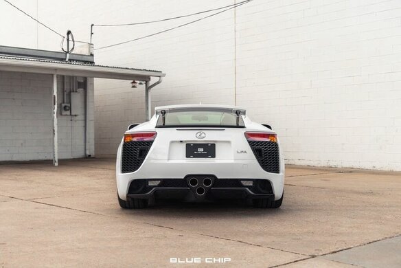 Купить б/у Lexus LFA 2010-2012 4.8 AMT (560 л.с.) бензин робот во ...