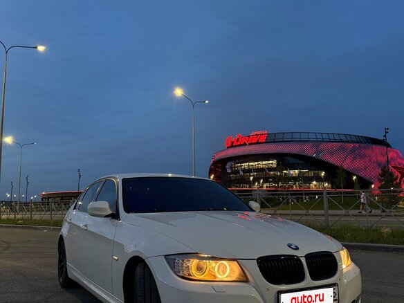 2011 BMW 3 серии 320i V (E90/E91/E92/E93) Рестайлинг, белый, 1000000 рублей - вид 1