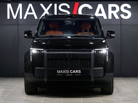 Yalangoch ayollarning yaqindan olingan fotosuratlari