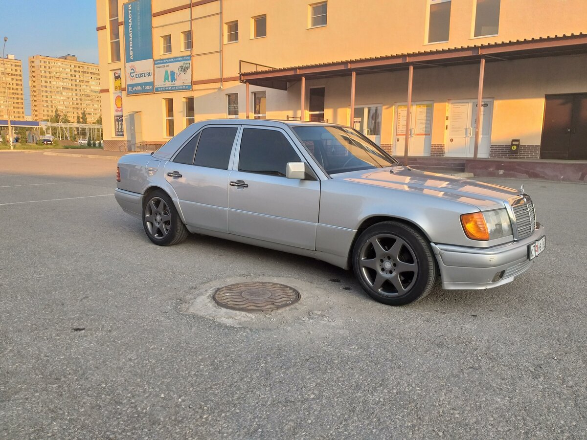 W124 Ambulance