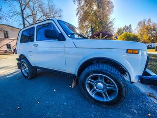 1997 Lada (ВАЗ) 2121 (4x4) I Рестайлинг, белый, 365000 рублей, вид 1