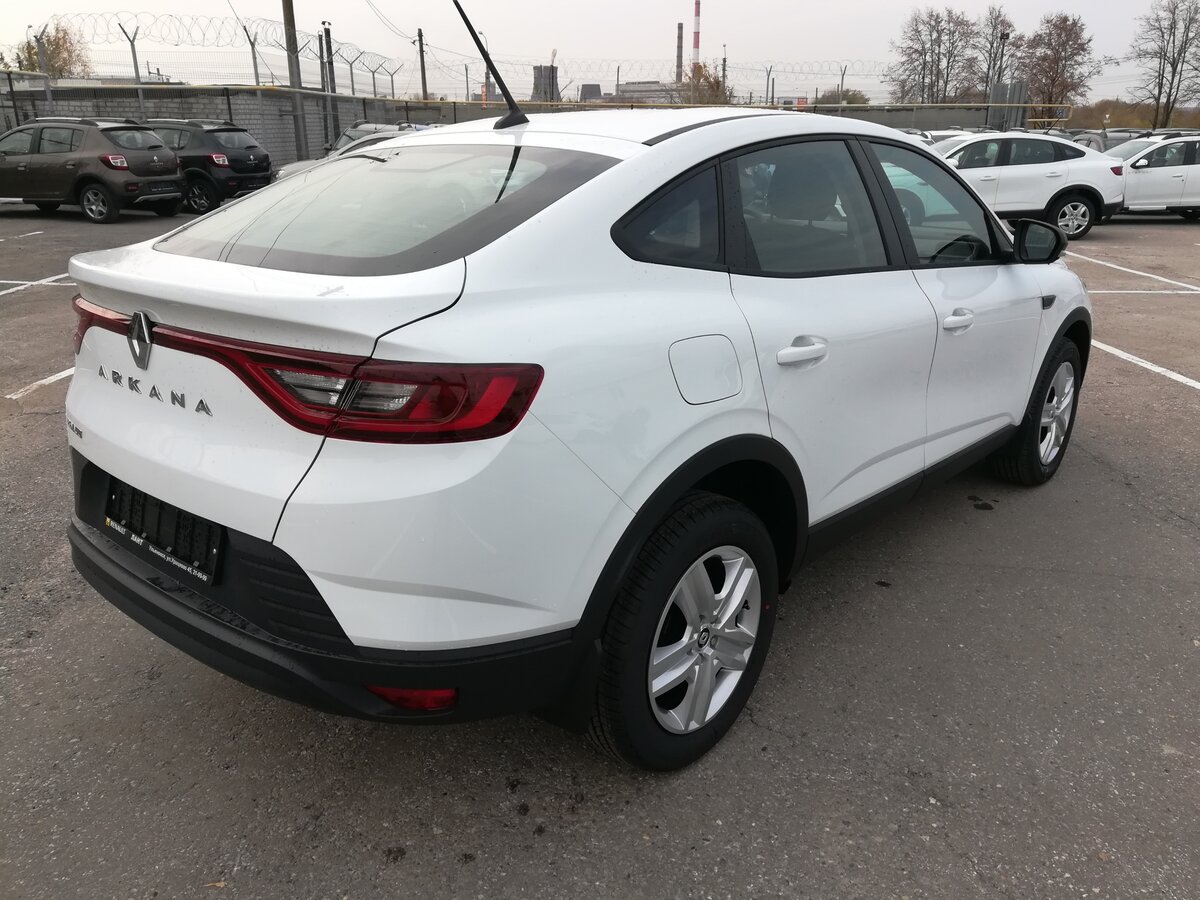 Купить новый Renault Arkana I 1.6 MT (114 л.с.) бензин механика в Екатеринбурге: