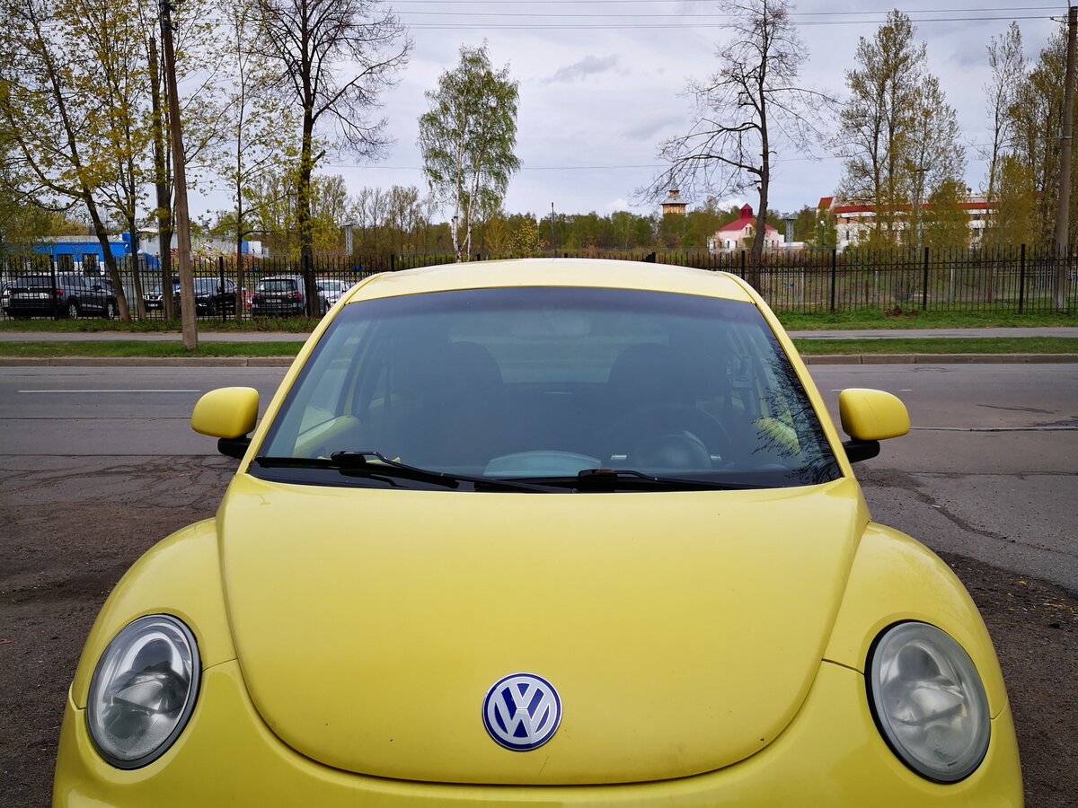 Volkswagen Beetle 2 Yellow