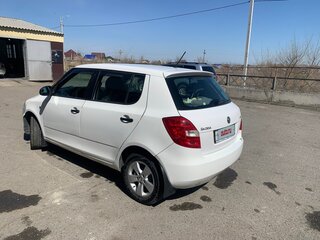 2013 Skoda Fabia II Рестайлинг, белый, 490000 рублей, вид 1