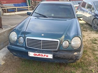 1995 Mercedes-Benz E-Класс 200 II (W210, S210), зелёный, 260000 рублей, вид 1