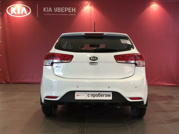 2016 Kia Rio III Рестайлинг, белый - вид 5