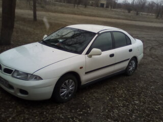 1998 Mitsubishi Carisma I, белый, 300000 рублей, вид 1