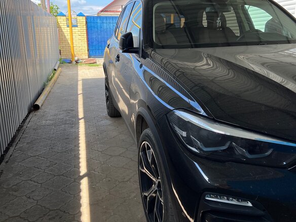 2020 BMW X5 25d IV (G05/G18), чёрный, 8000000 рублей - вид 1
