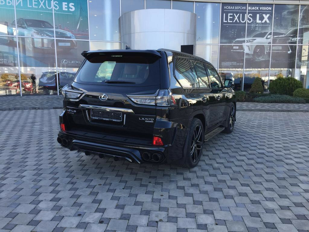 Lexus LX 570 Black Vision 2020