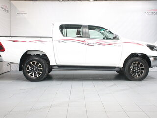2021 Toyota Hilux VIII Рестайлинг, белый, 7650000 рублей, вид 1