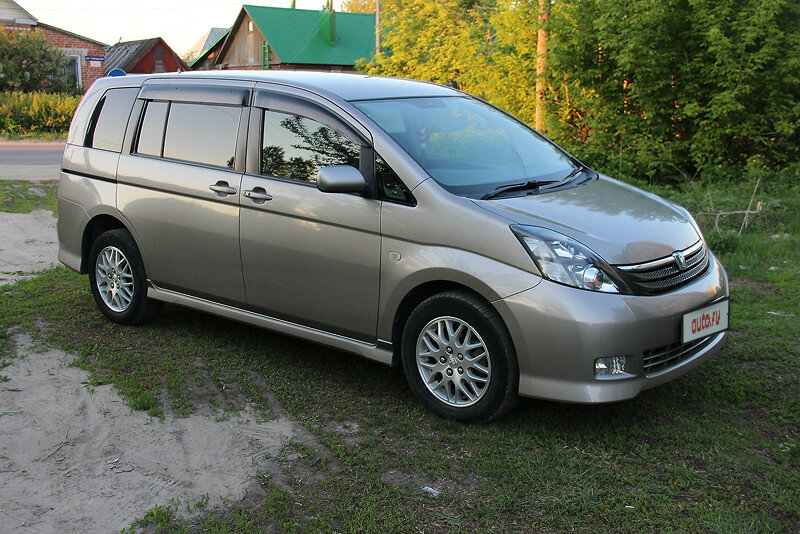 Тойота исис картинки