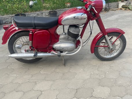 Купить б/у Jawa 350/360 в Крымске: красный дорожный 1972 года по
