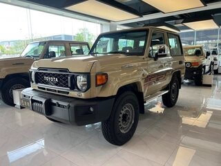 2024 Toyota Land Cruiser 71 70 Series Рестайлинг 2, бежевый, 11000000 рублей, вид 1