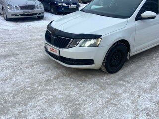 2017 Skoda Octavia III (A7) Рестайлинг, белый, 1400000 рублей, вид 1