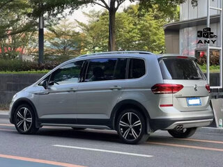 2021 Volkswagen Touran Cross L II, серый, 1980000 рублей, вид 1