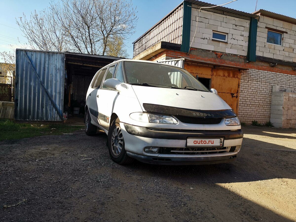 Белый рено минивэн