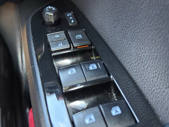 2017 Toyota Prius PHV ZVW52 IV (XW50), синий, 2200000 рублей - вид 16