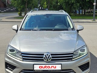 2017 Volkswagen Touareg II Рестайлинг, серебристый, 3150000 рублей, вид 1